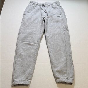 Aritzia TNA Cozy Sweatfleece Boyfriend Joggers
Style FFS 03-06-33082-SP23